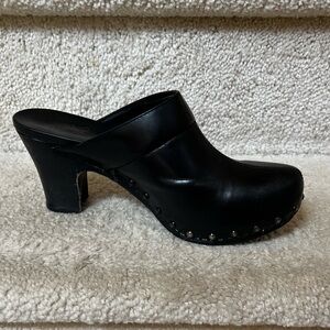Dansko Black Women's Leather Mules  Clogs.